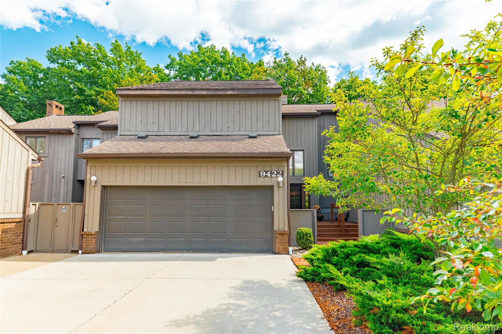 9422 Hawthorne Glen Drive