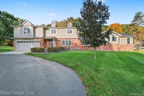 9243 SHERWOOD DR, DAVISBURG, MI 48350 - Image 7e80f5941aafb49152c212211dfccfcc/3572923201