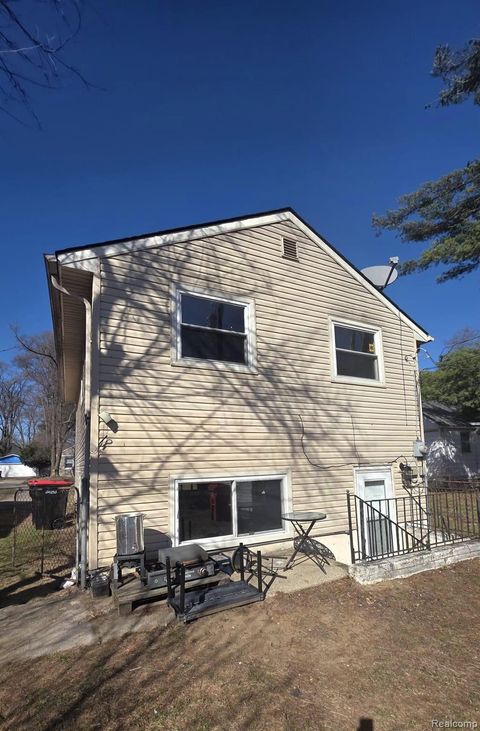 20215 Westhampton Avenue Southfield City MI 48075