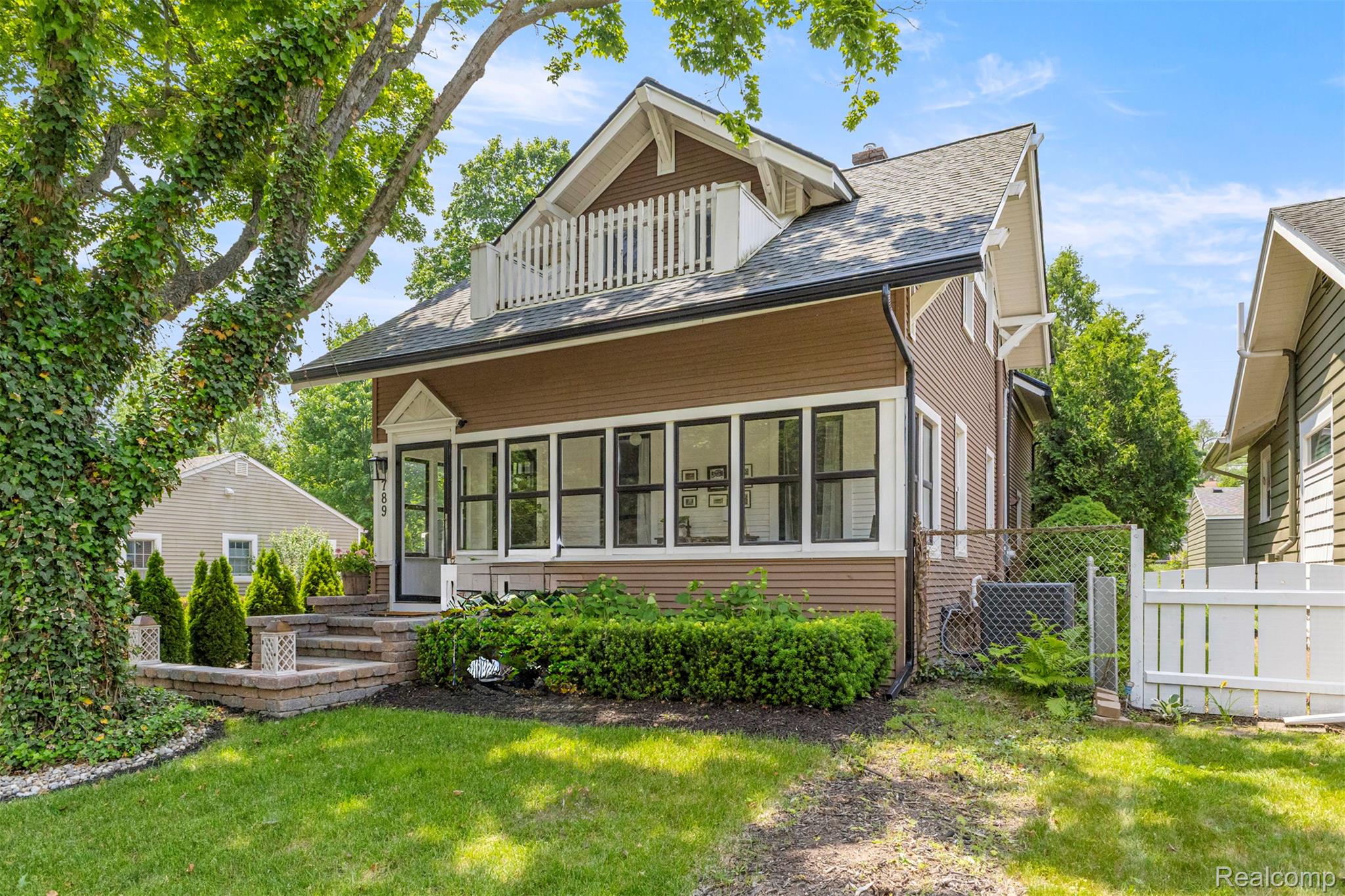 789 Carpenter Street