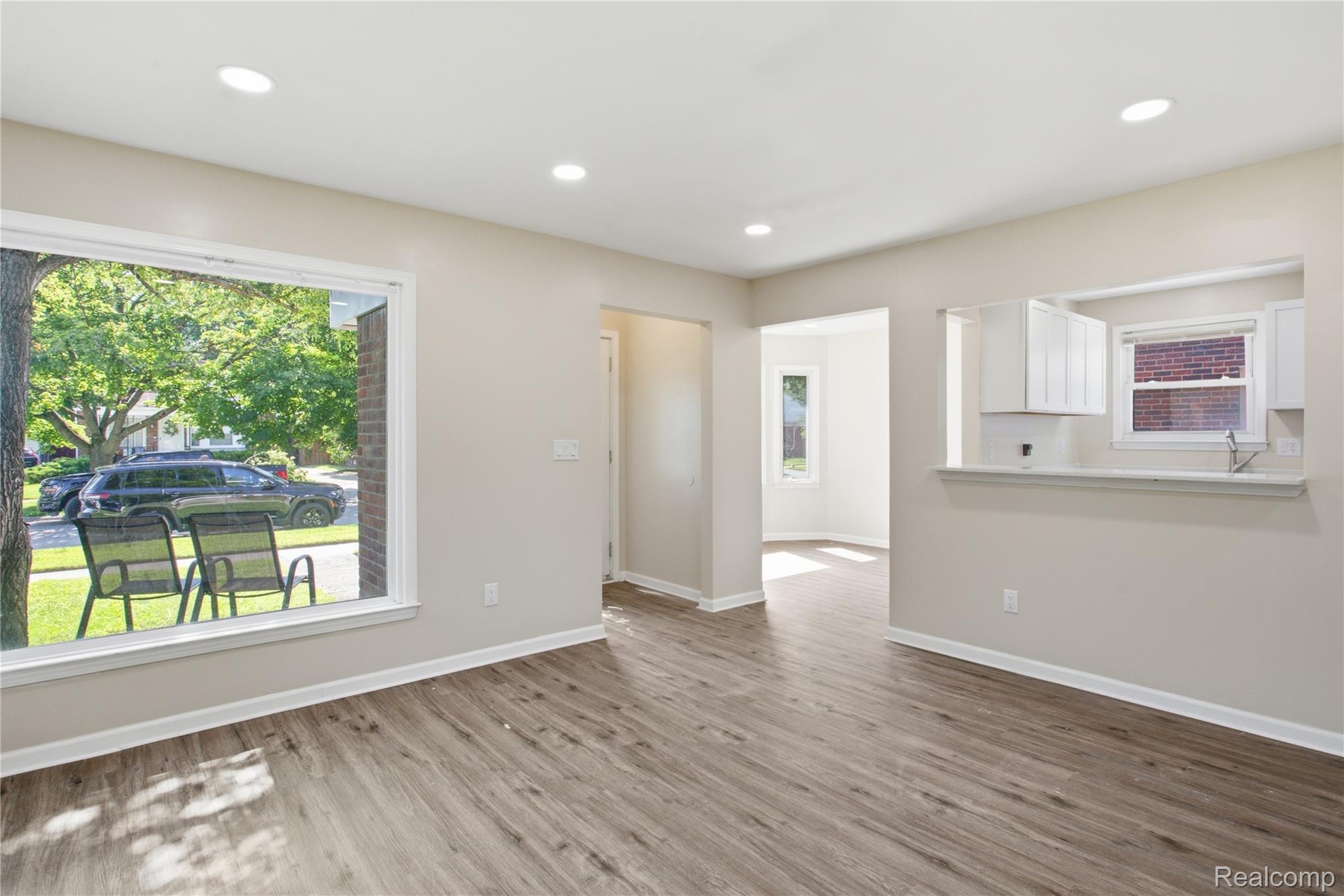 11363 Riverdale