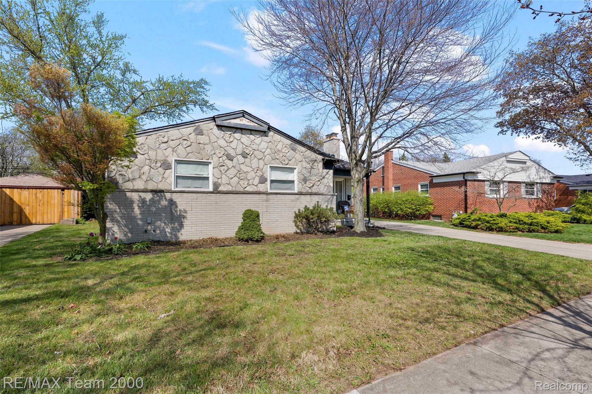 26734 Clairview Drive