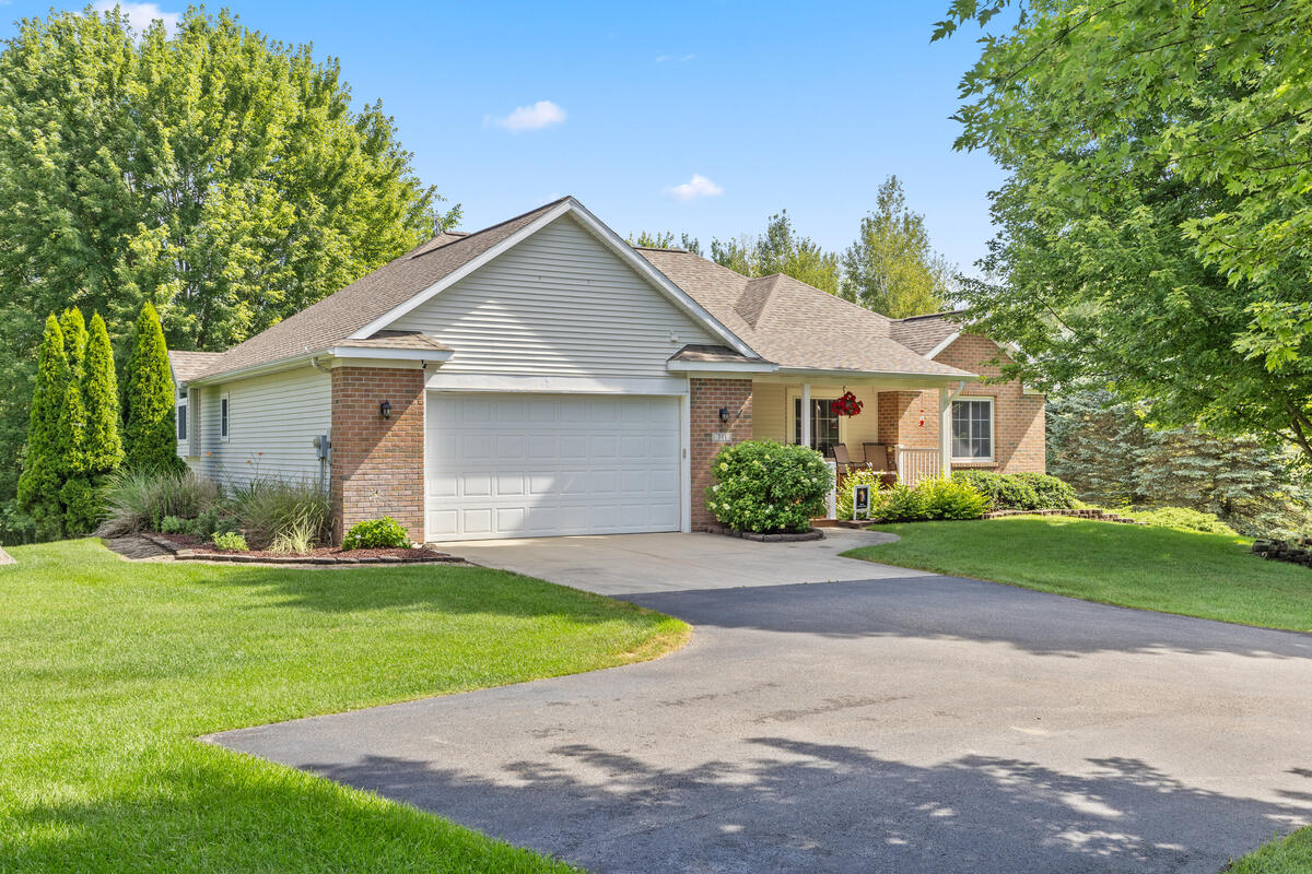 711 Cedar Pines Drive NE