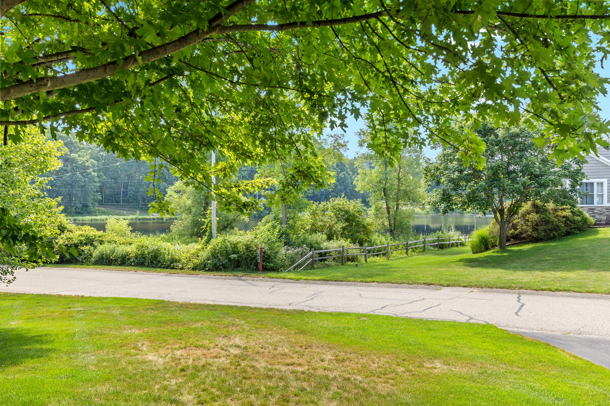 711 Cedar Pines Drive NE