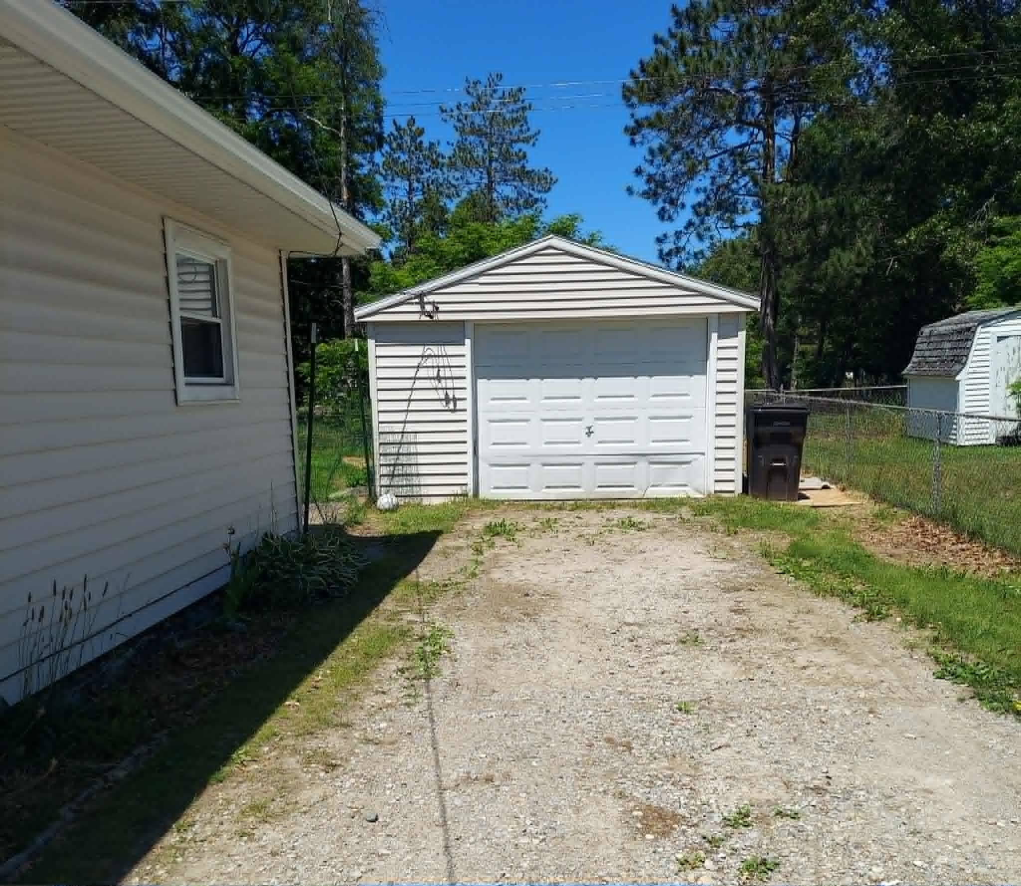 3589 River Road