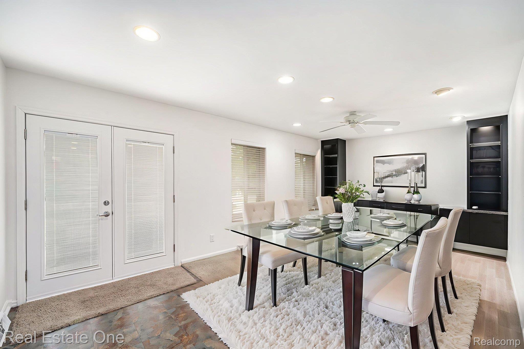 3079 RAVINEWOOD Drive