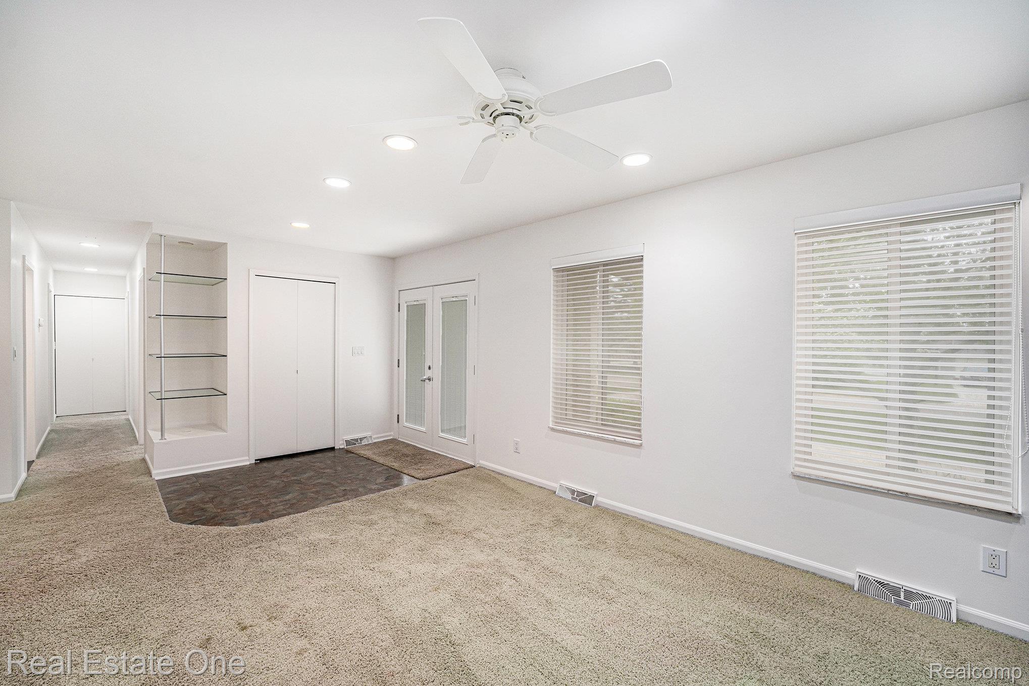 3079 RAVINEWOOD Drive