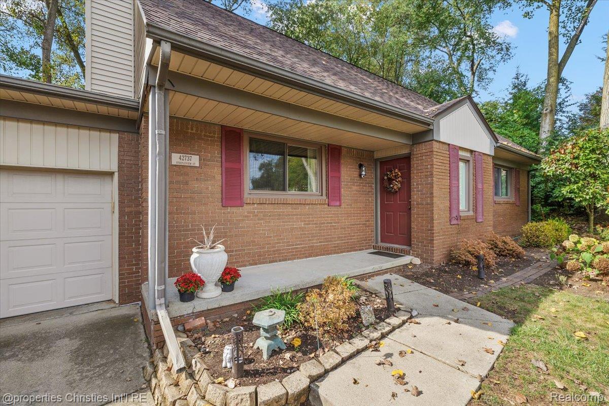 42737 Steepleview Court