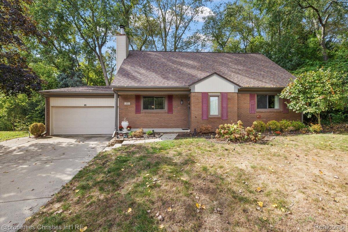 42737 Steepleview Court