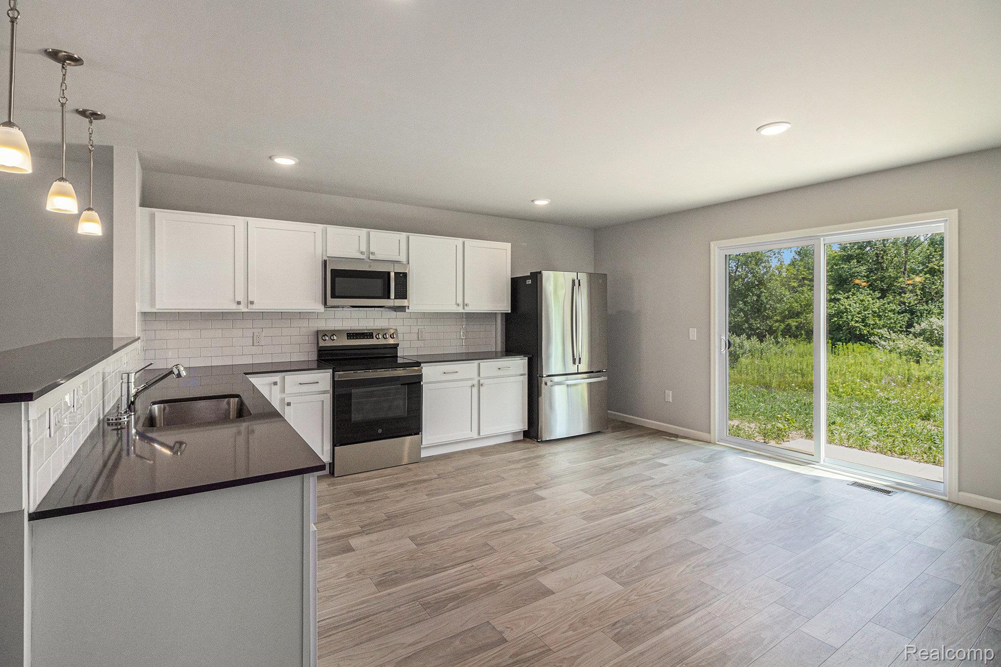 112 FOREST Way