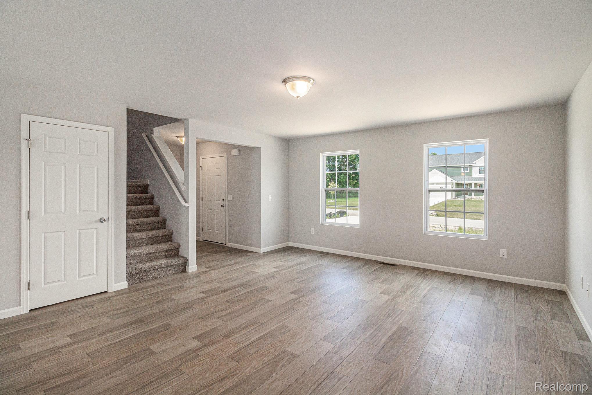 112 FOREST Way