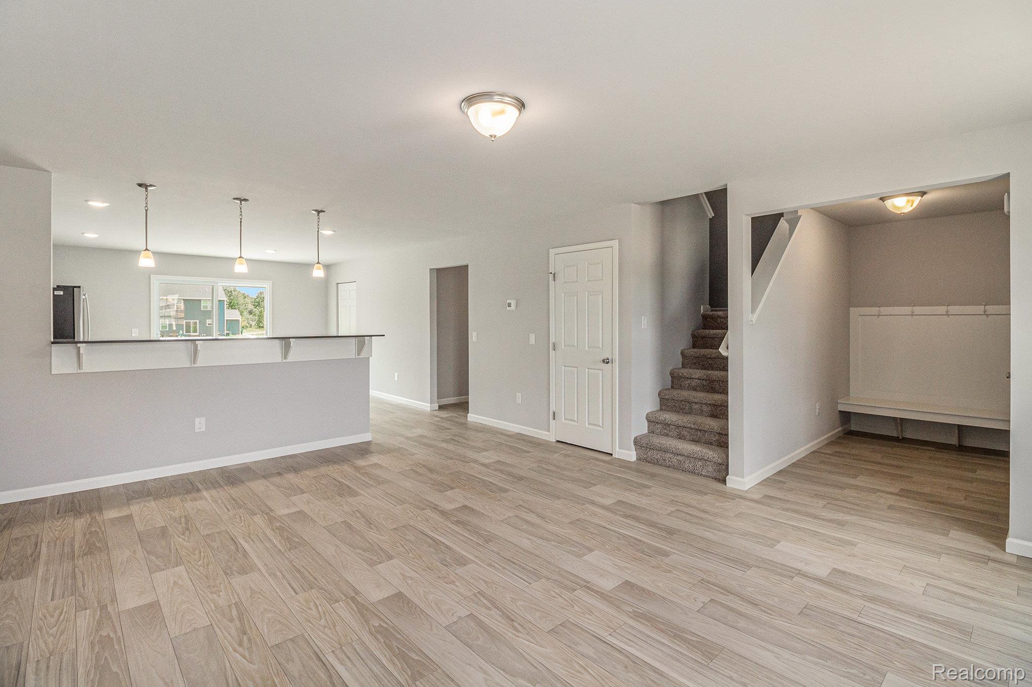112 FOREST Way