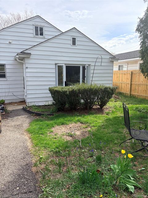 Tiny photo for 2835 Oldsmobile Avenue, Waterford Charter Township, MI 48328 (MLS # 20261027324)