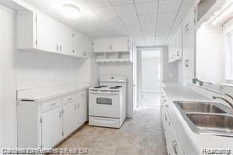 Tiny photo for 2835 Oldsmobile Avenue, Waterford Charter Township, MI 48328 (MLS # 20261027324)