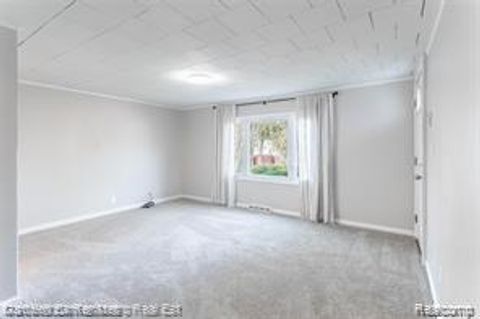 Tiny photo for 2835 Oldsmobile Avenue, Waterford Charter Township, MI 48328 (MLS # 20261027324)