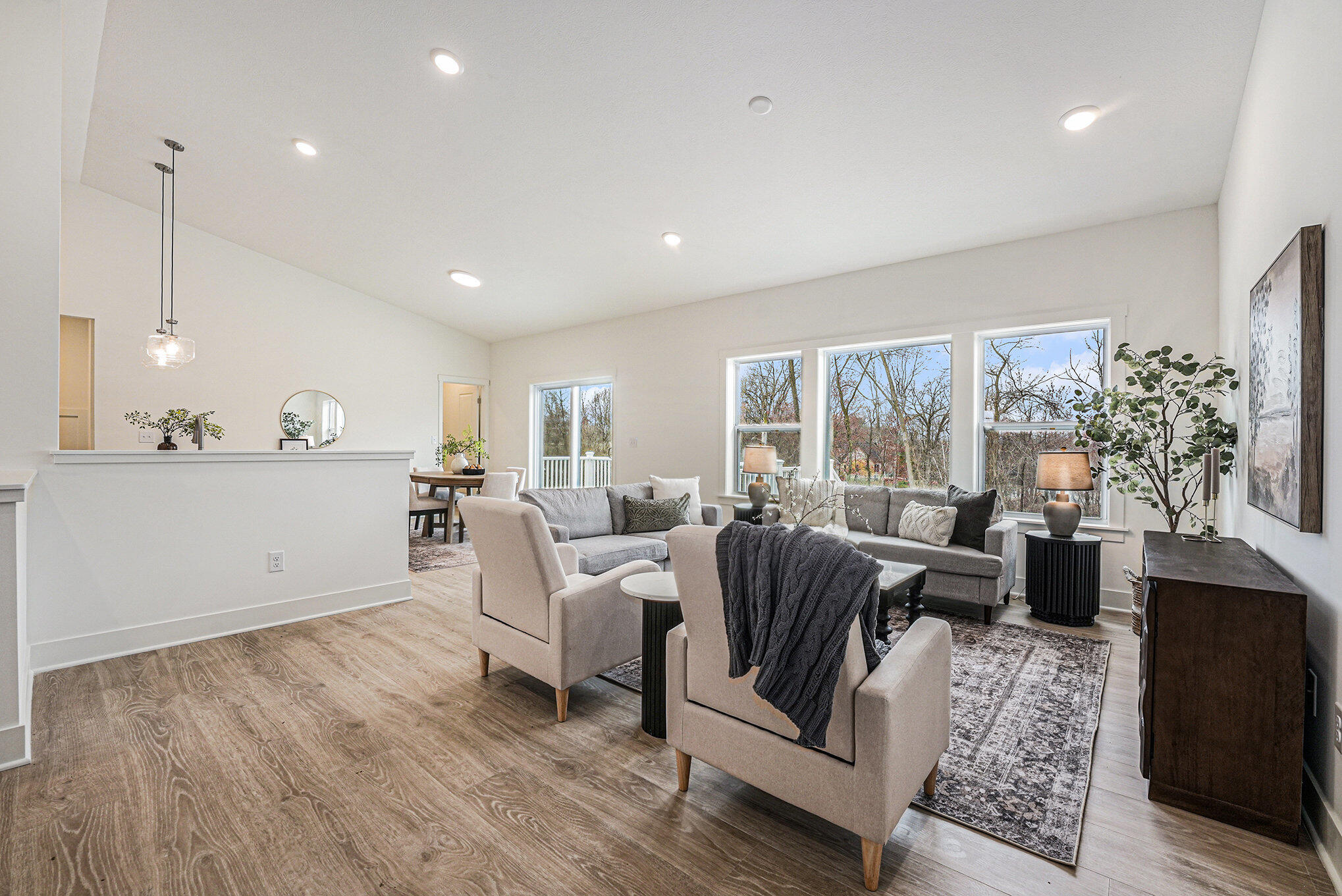 8275 Mcarthur Avenue NE