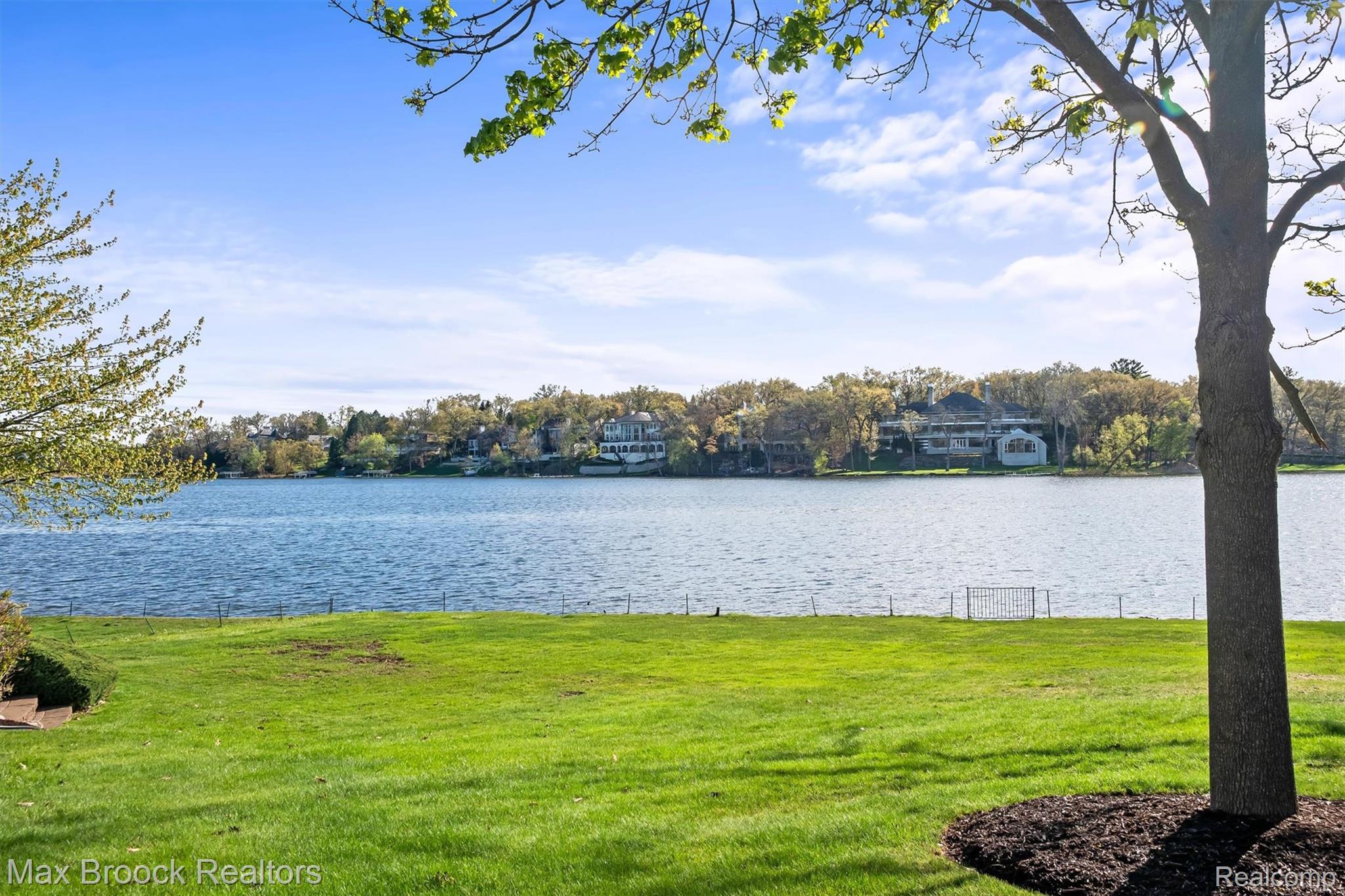 1832 Long Lake Shore Drive