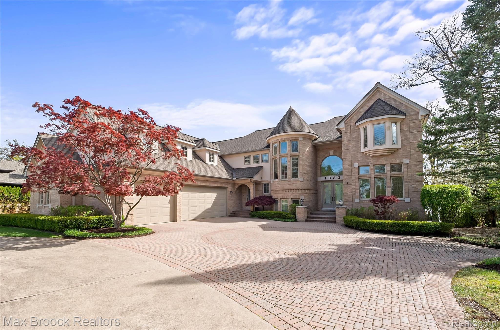 1832 Long Lake Shore Drive