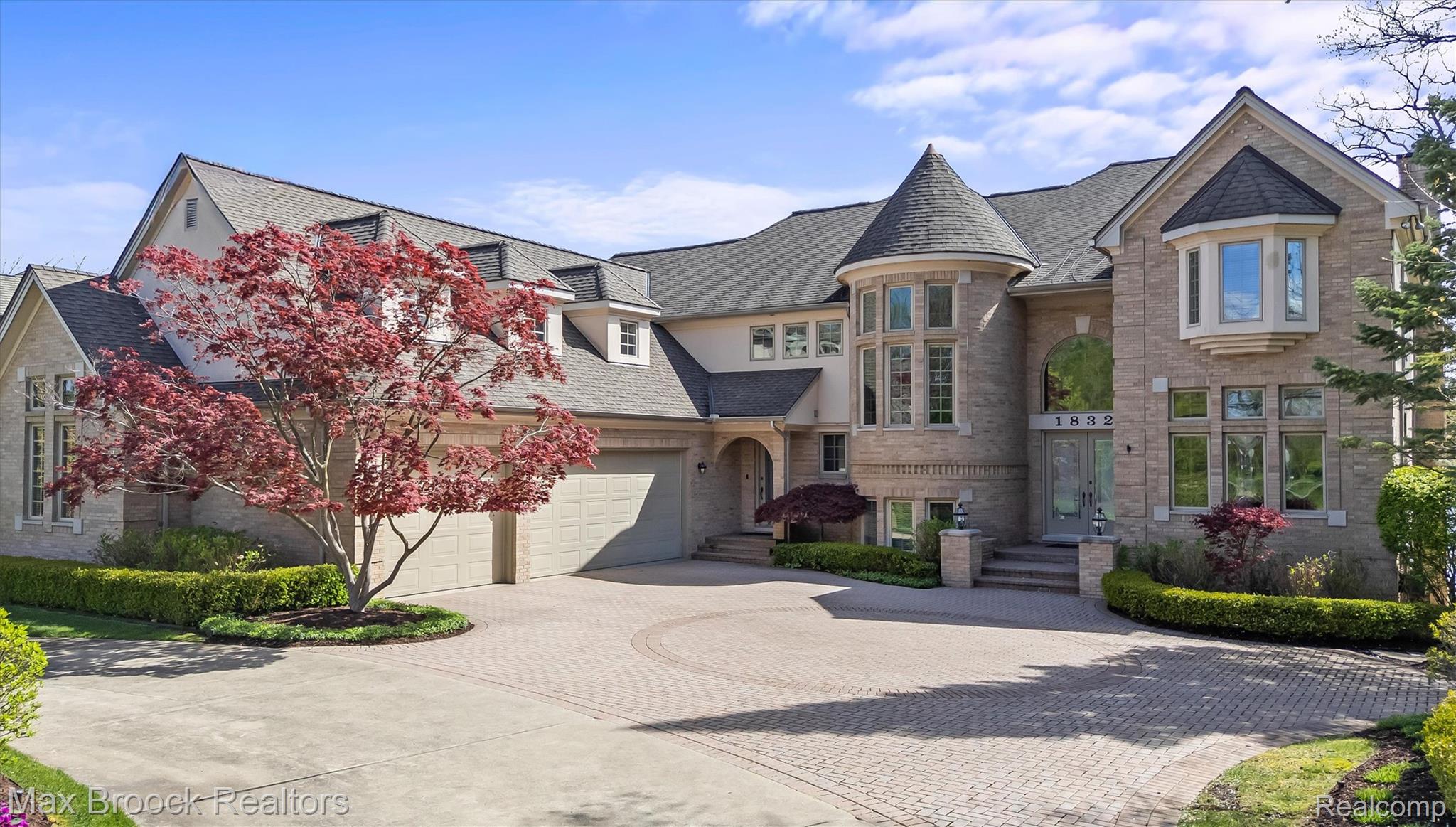 1832 Long Lake Shore Drive