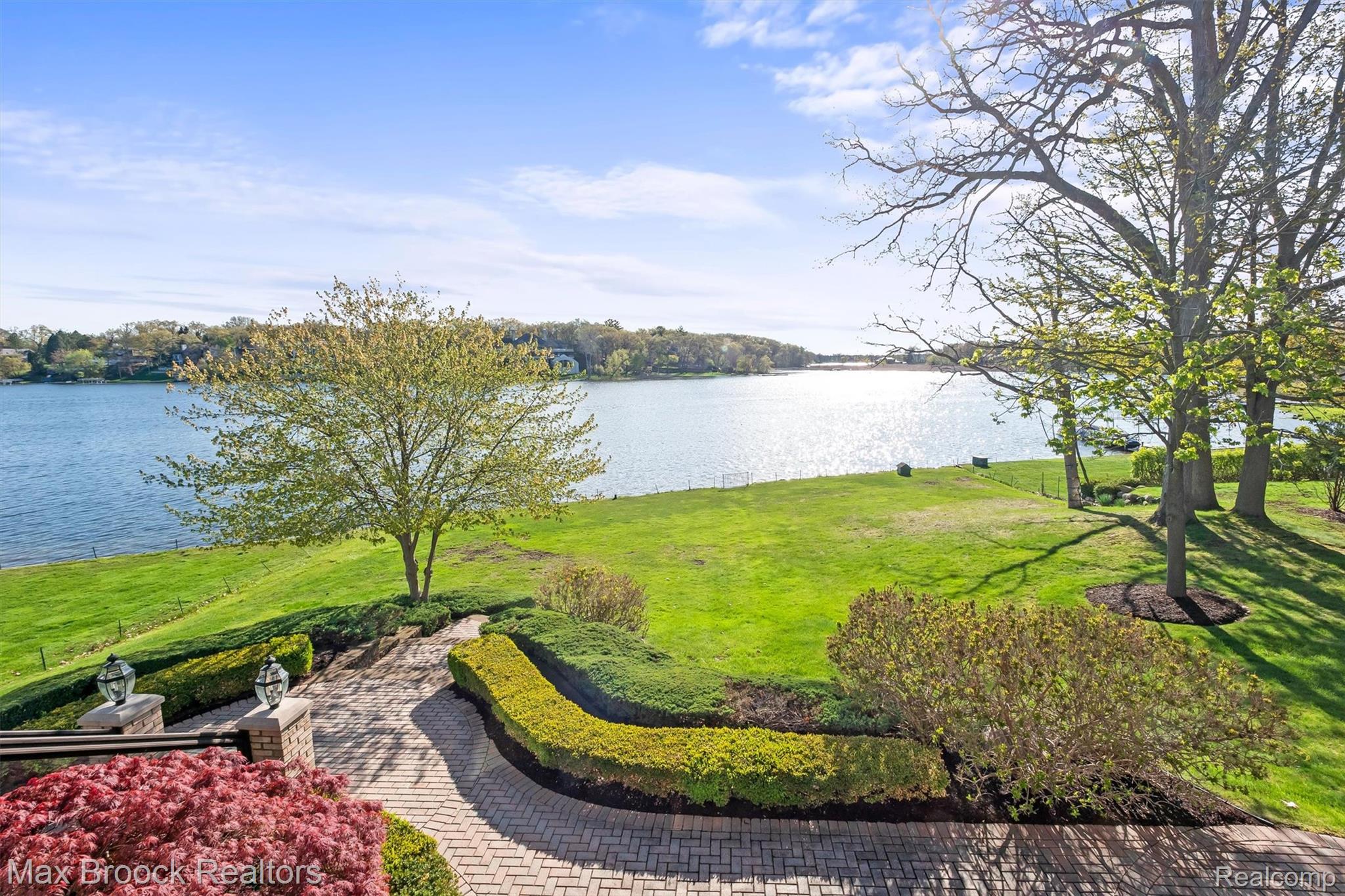 1832 Long Lake Shore Drive