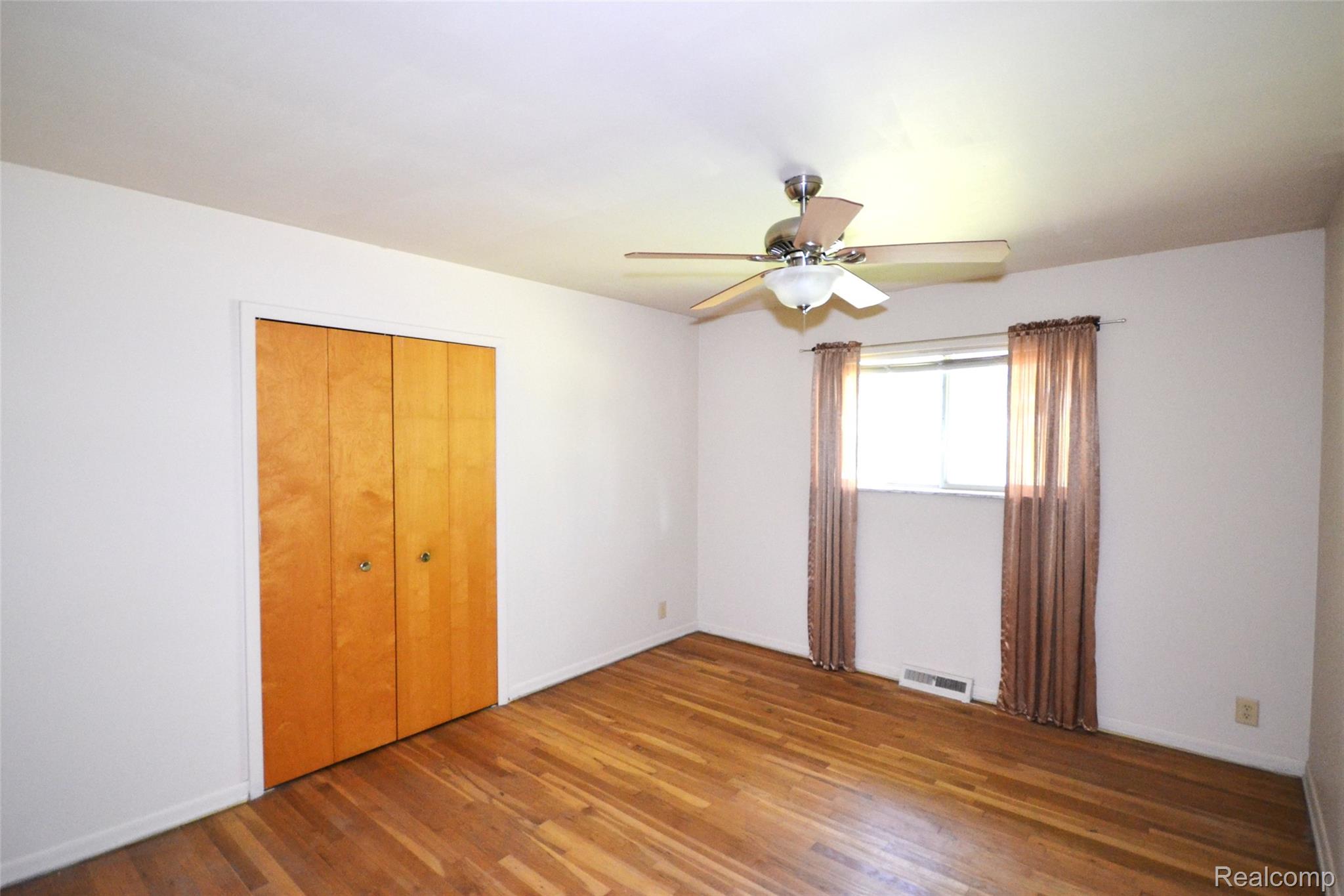 Bloomfield Hills City, Michigan 48302, United States, 3 Bedrooms Bedrooms, ,2 BathroomsBathrooms,Residential,Active,220168