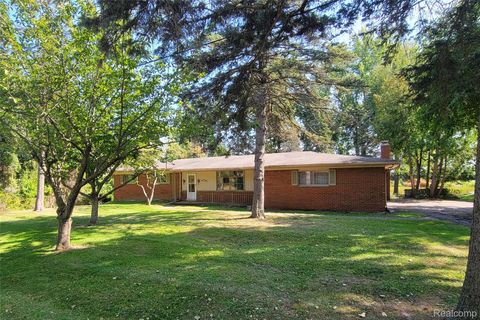 1831 Long Pointe Drive Bloomfield Hills City MI 48302