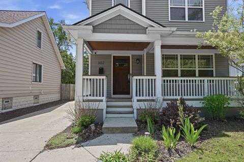 Photo of 302 Dewey Street, Royal Oak City, MI 48067 (MLS # 81026025136)