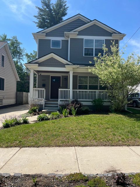 Photo of 302 Dewey Street, Royal Oak City, MI 48067 (MLS # 81026025136)