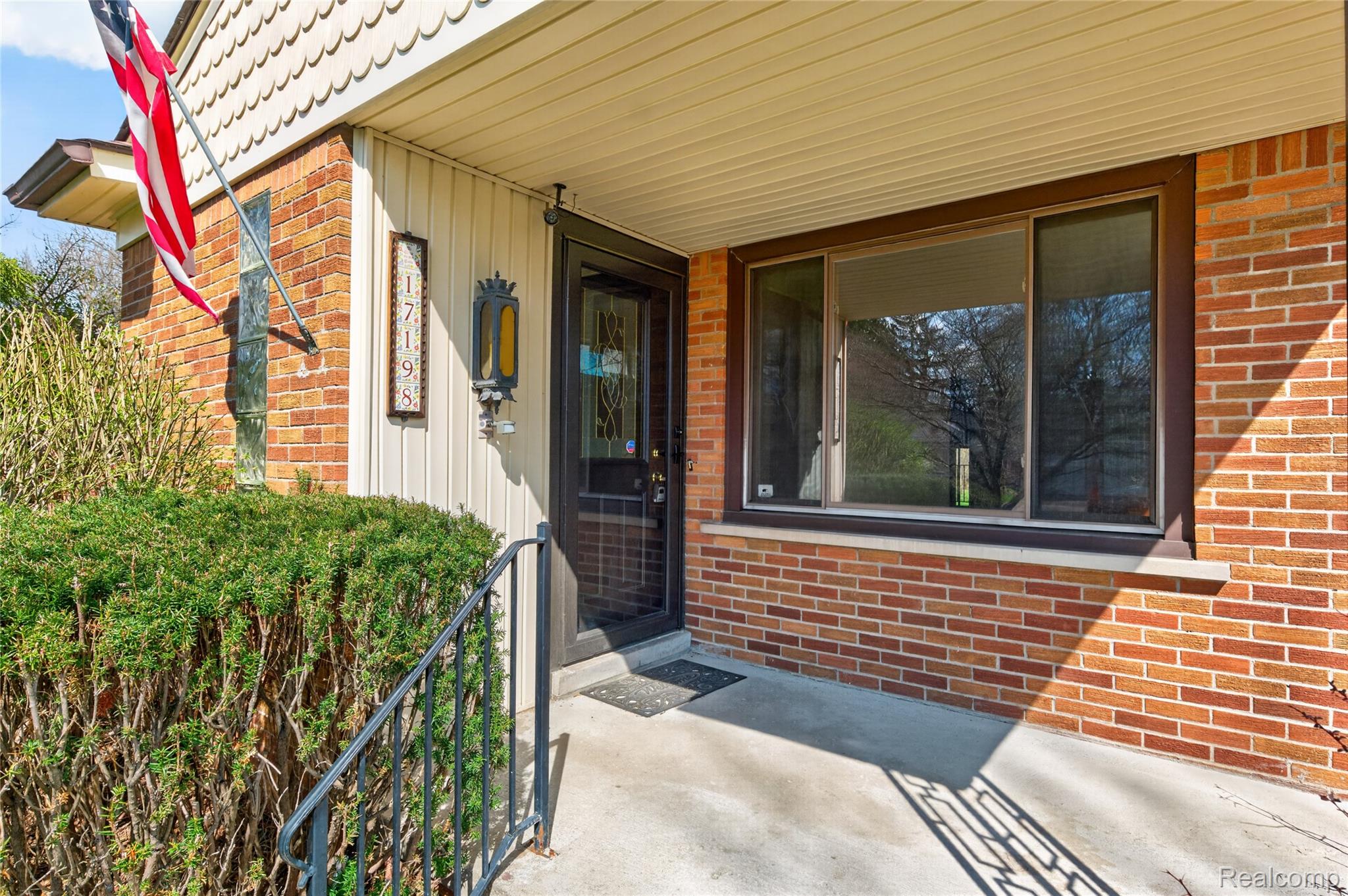 17198 Macarthur Street