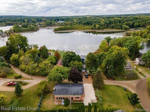 2728 DEVONSHIRE Addison Township Oakland MI 48367
