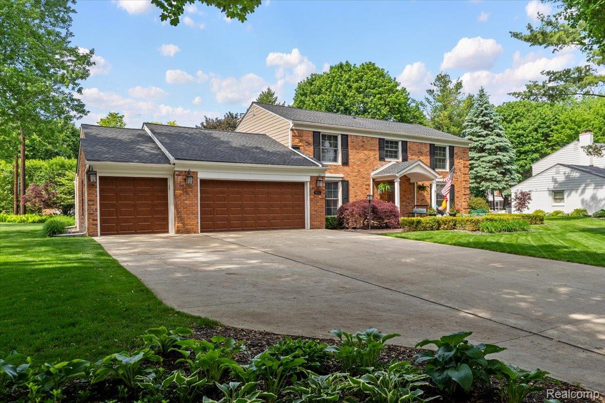 931 S Shady Hollow Circle