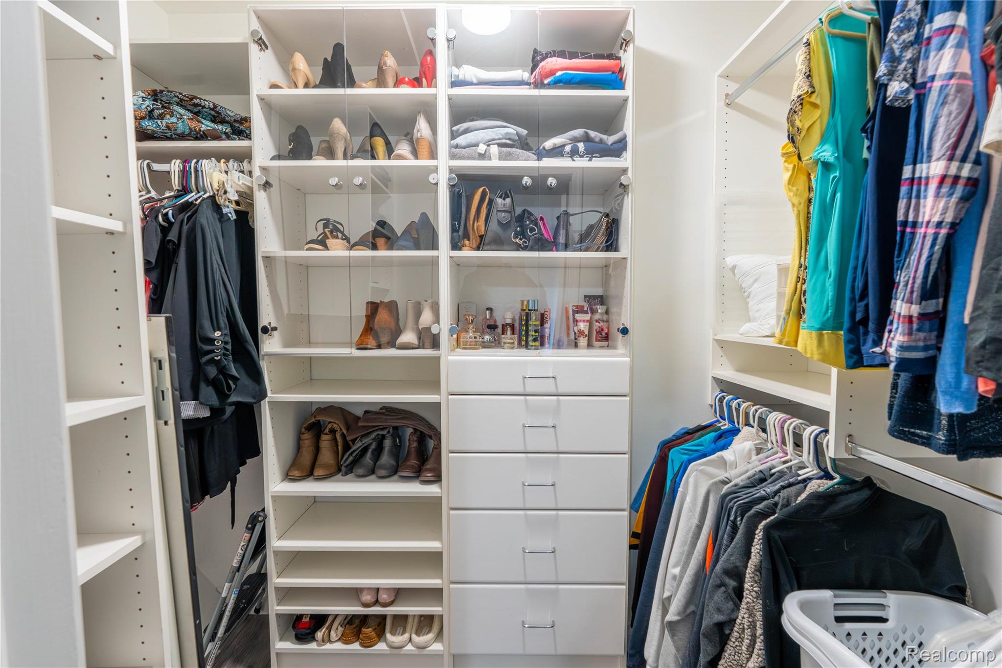 Rochester Hills, Michigan 48307, United States, 3 Bedrooms Bedrooms, ,2 BathroomsBathrooms,Residential,Active,256642