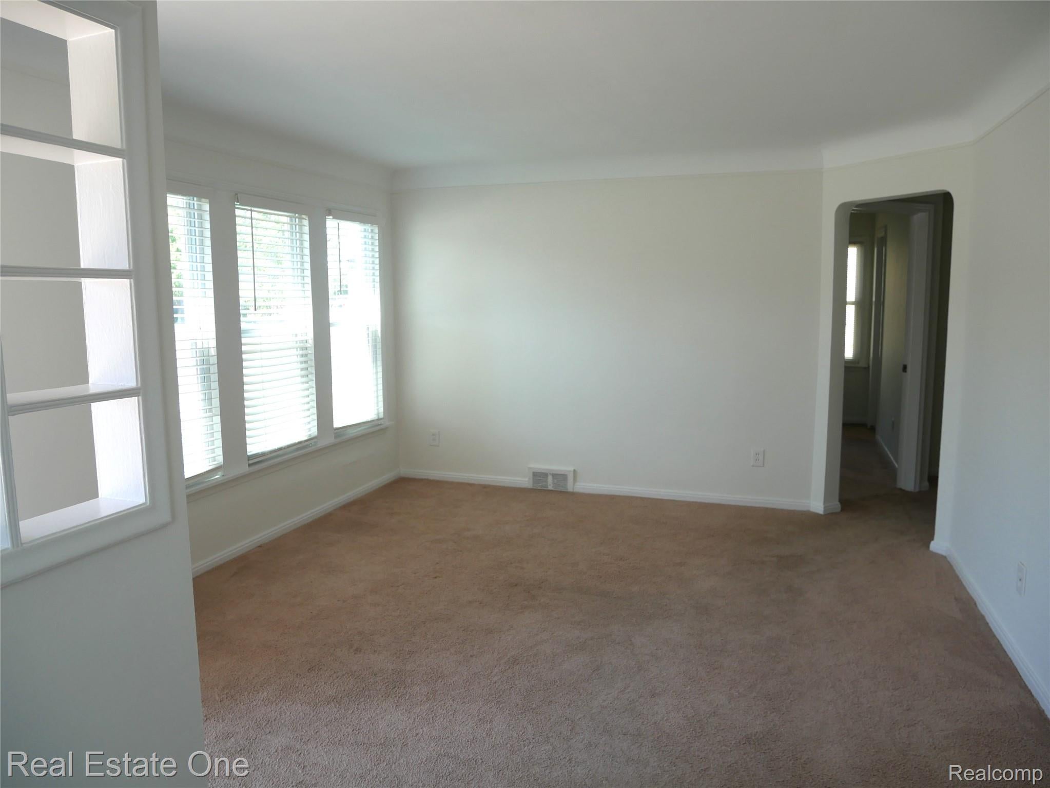 3876 GREENFIELD Road