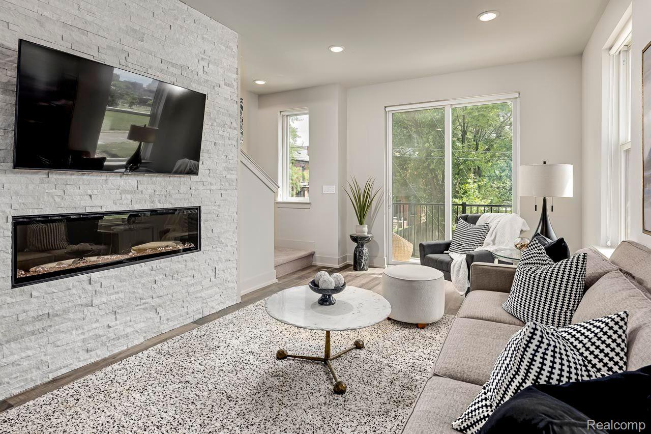 3692 TRUMBULL Street 35