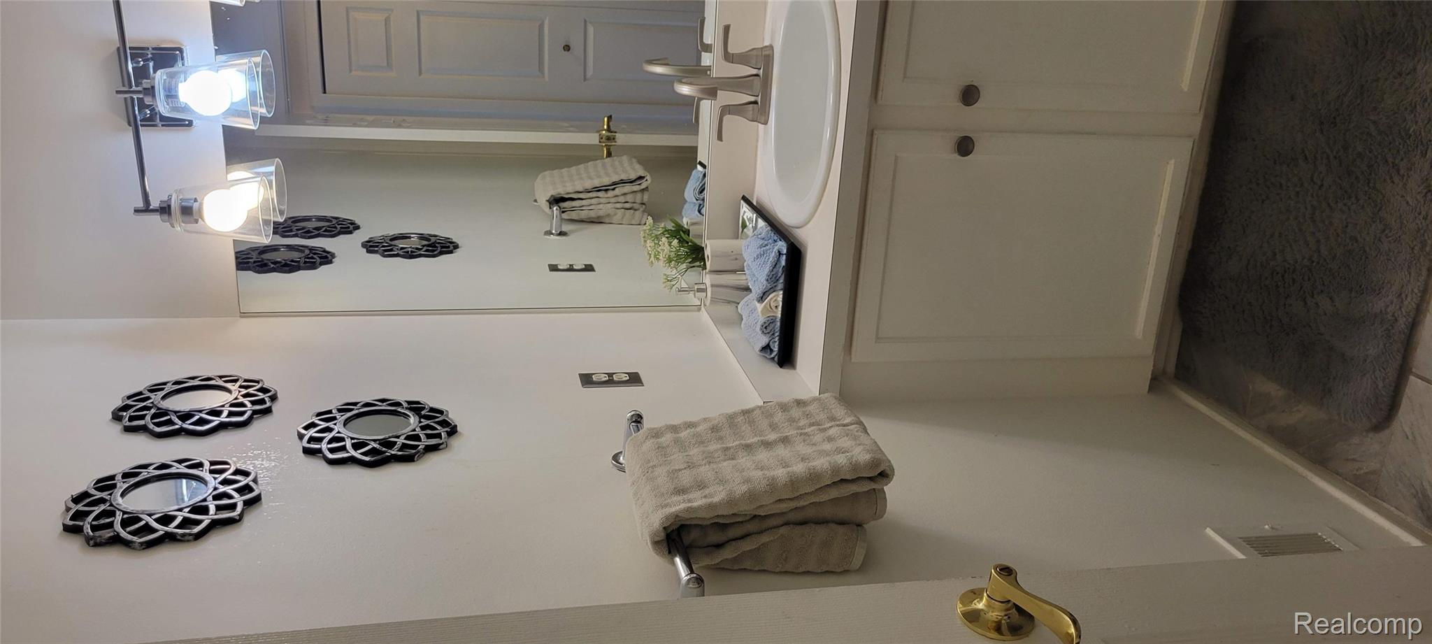 Grand Blanc City, Michigan 48439, United States, 3 Bedrooms Bedrooms, ,3 BathroomsBathrooms,Residential,Active,192531