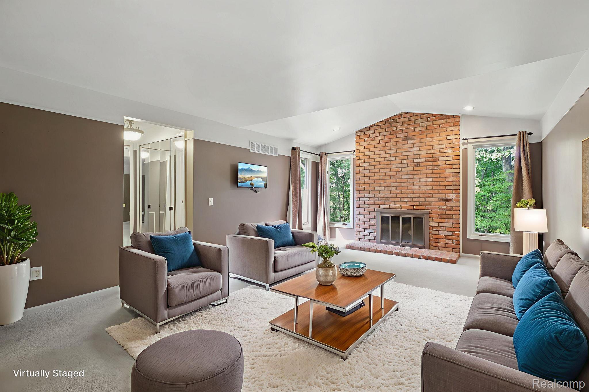 1339 KNOLLCREST Circle