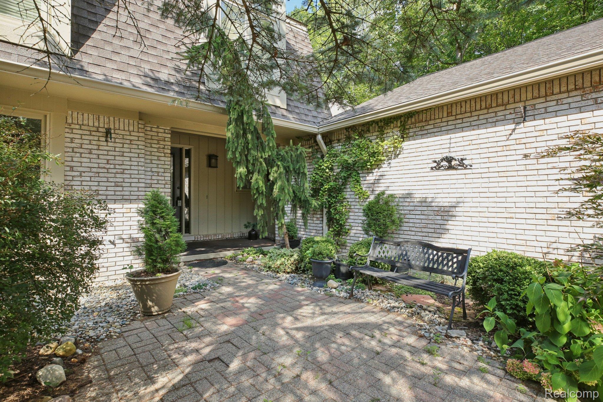 1339 KNOLLCREST Circle