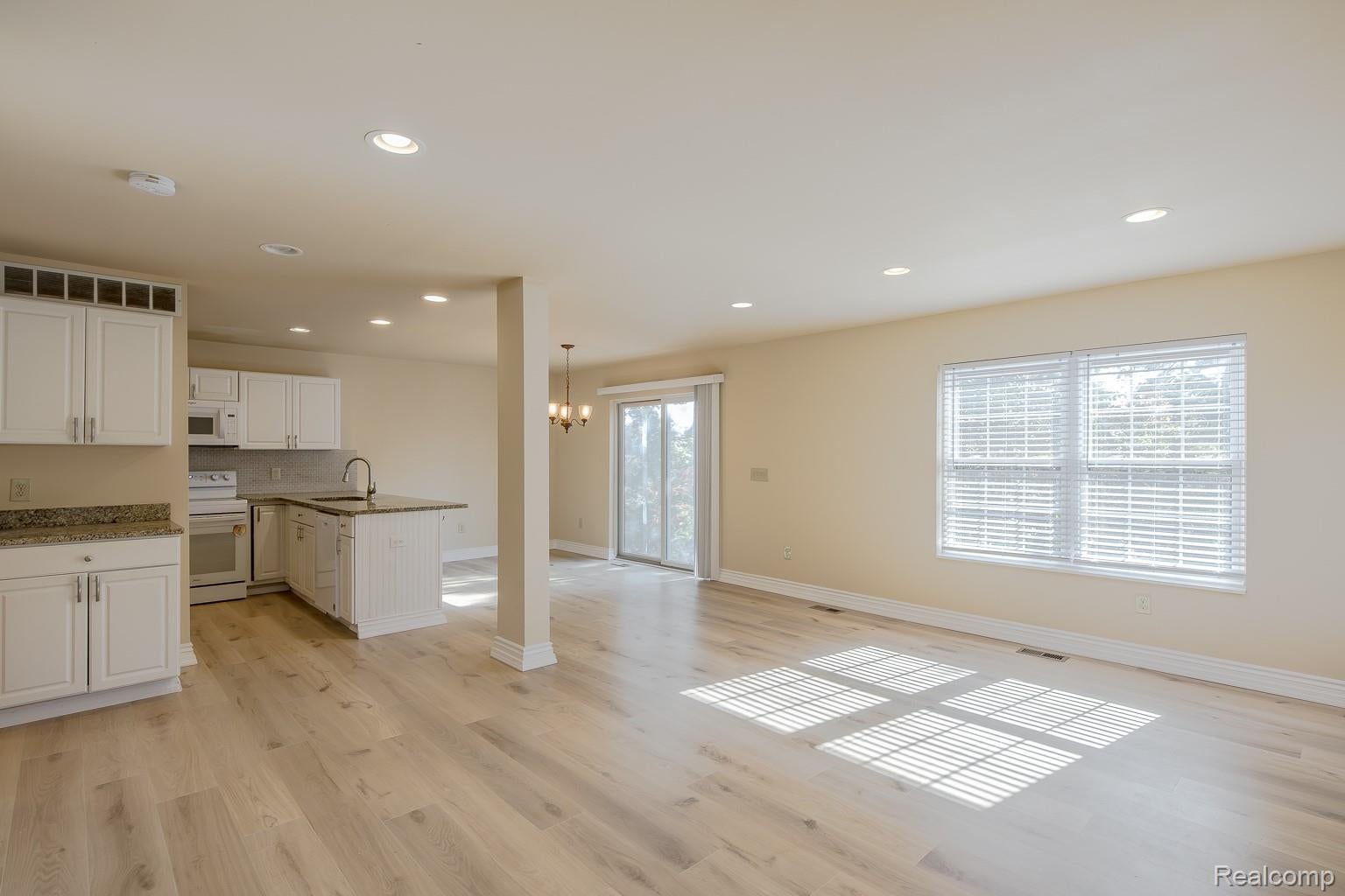 318 Stratford Lane