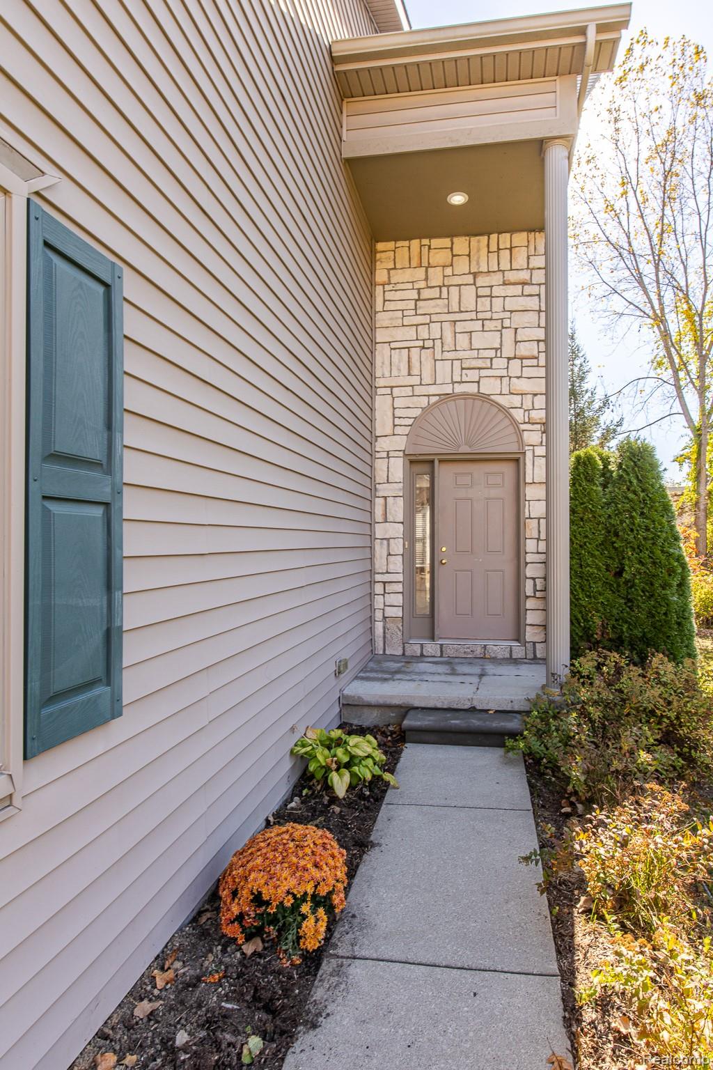 318 Stratford Lane
