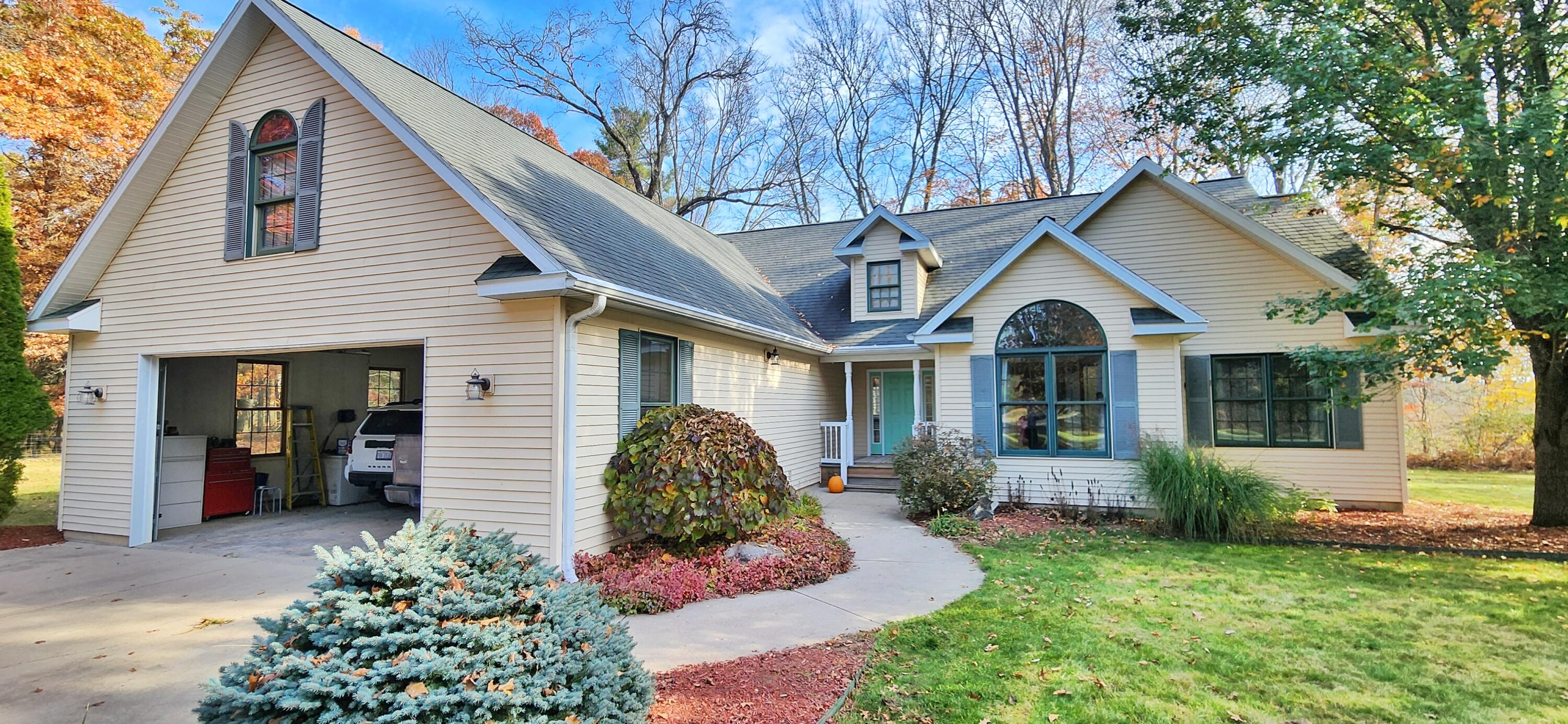 3812 N White River Lane