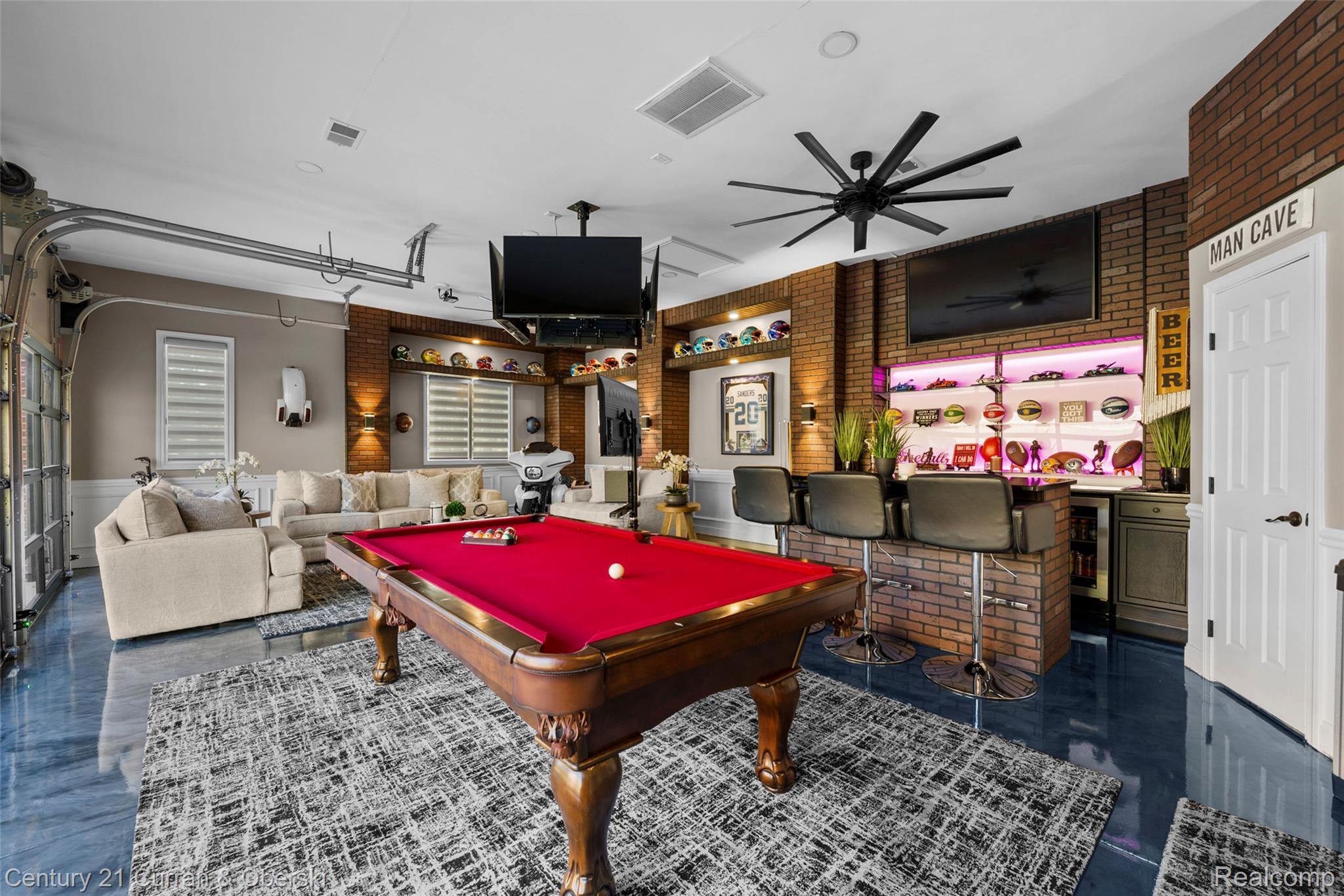 653 Holbrooke Drive