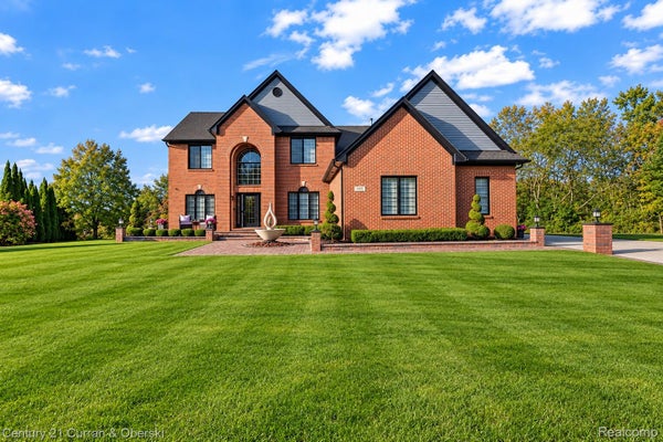 653 HOLBROOKE DR, CANTON, MI 48187 - Image 7f213ef092aaa5a4e10b0d87e84f4c63/1621342104