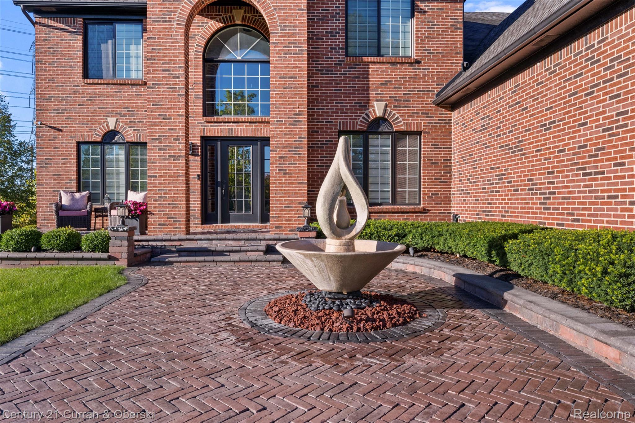 653 Holbrooke Drive