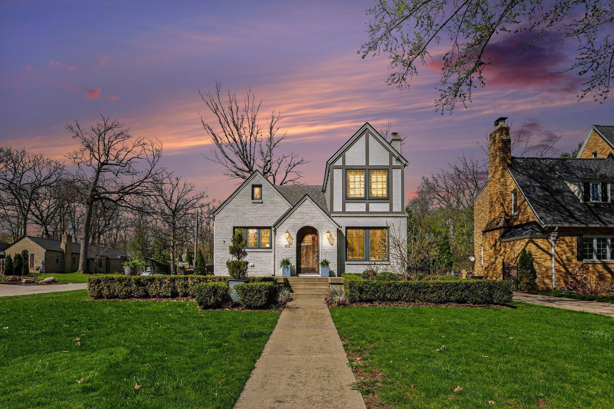 415 Lakeside Drive SE