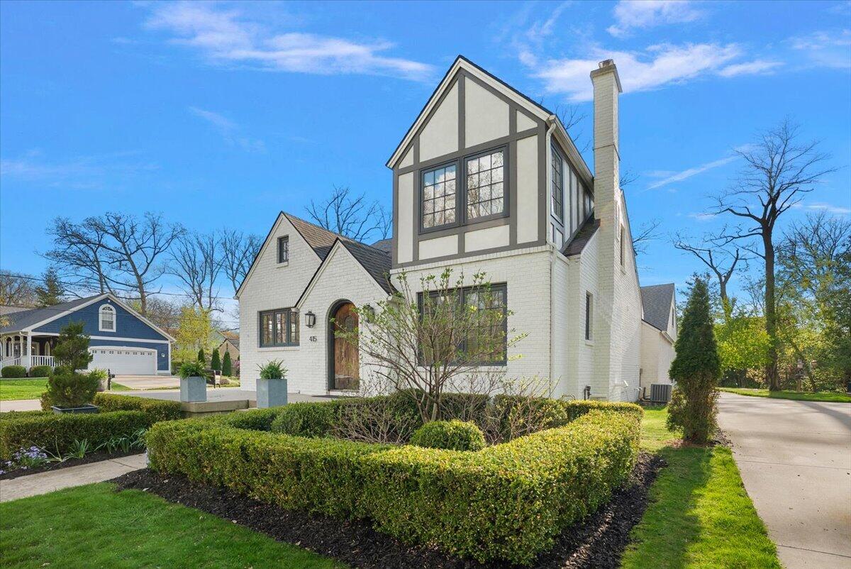 415 Lakeside Drive SE