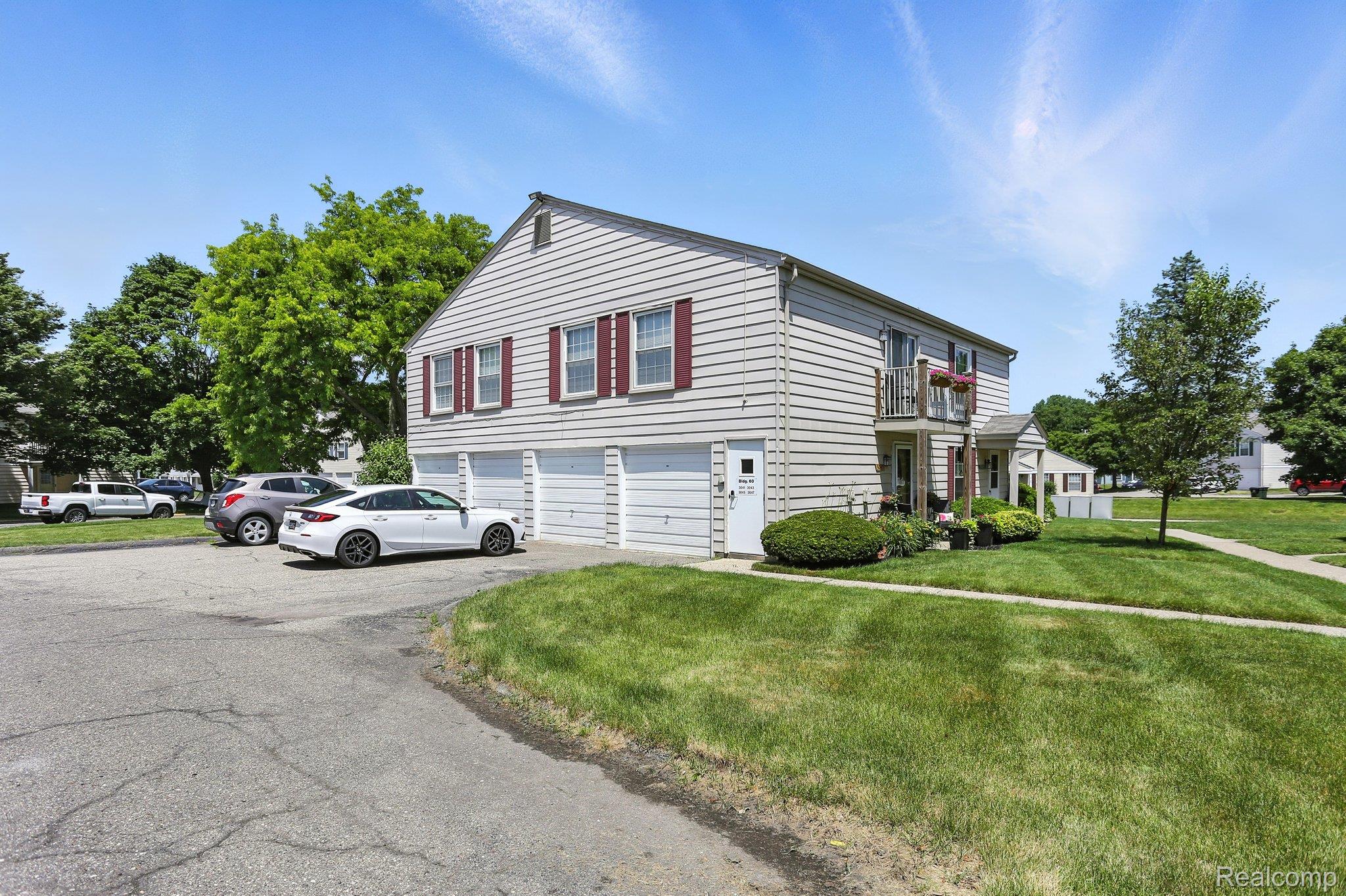 3043 Oakridge Court