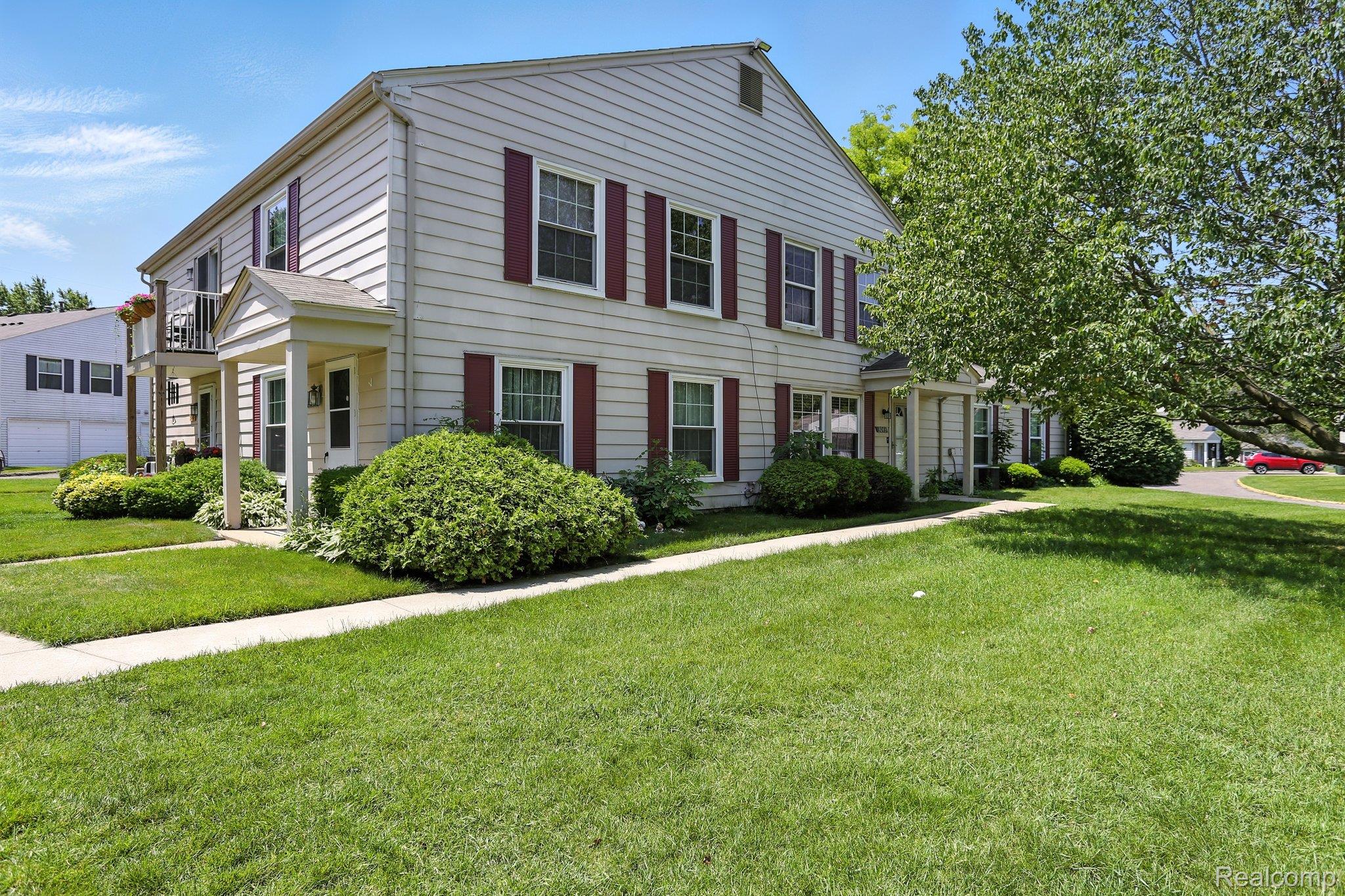 3043 Oakridge Court