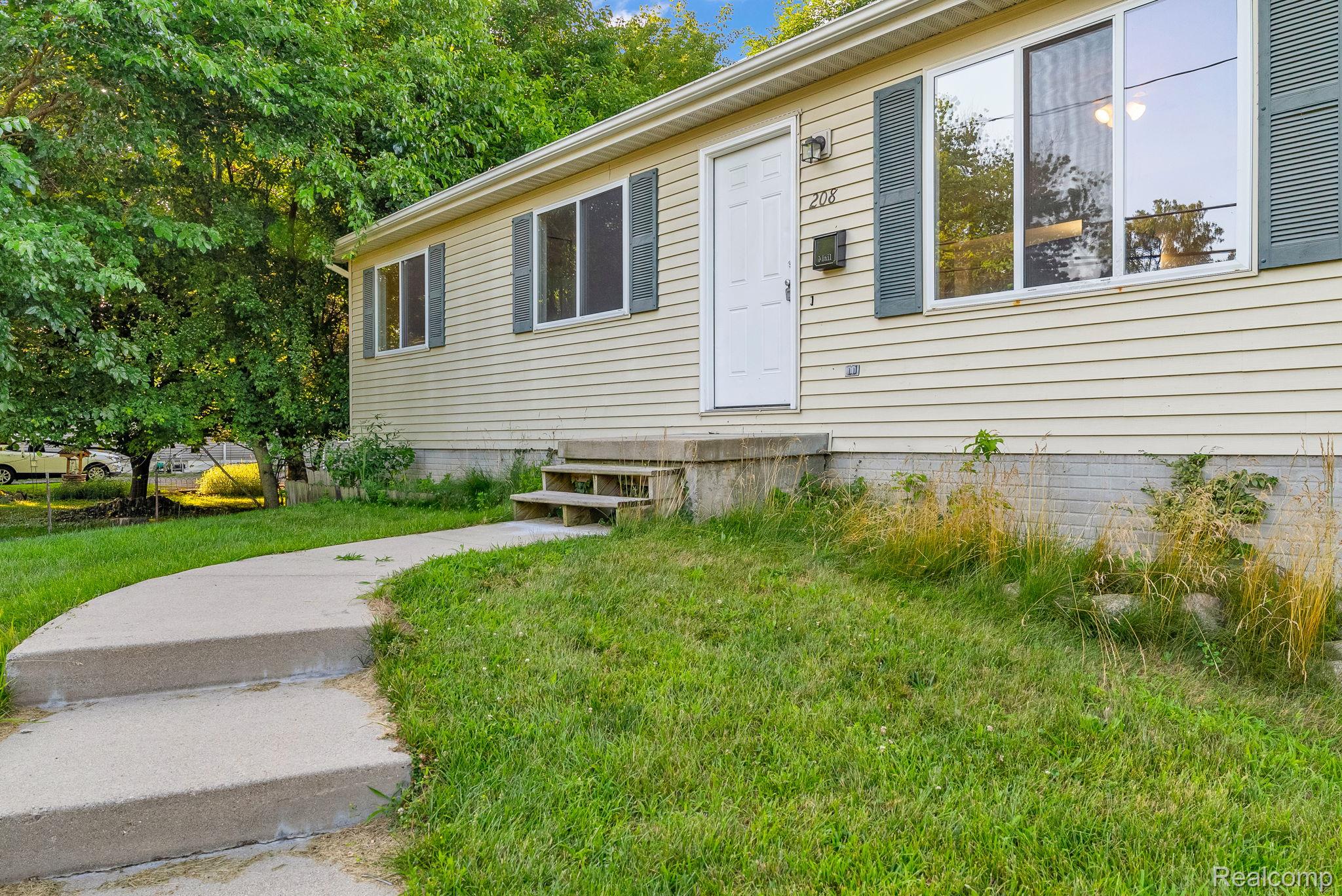 208 6th Street