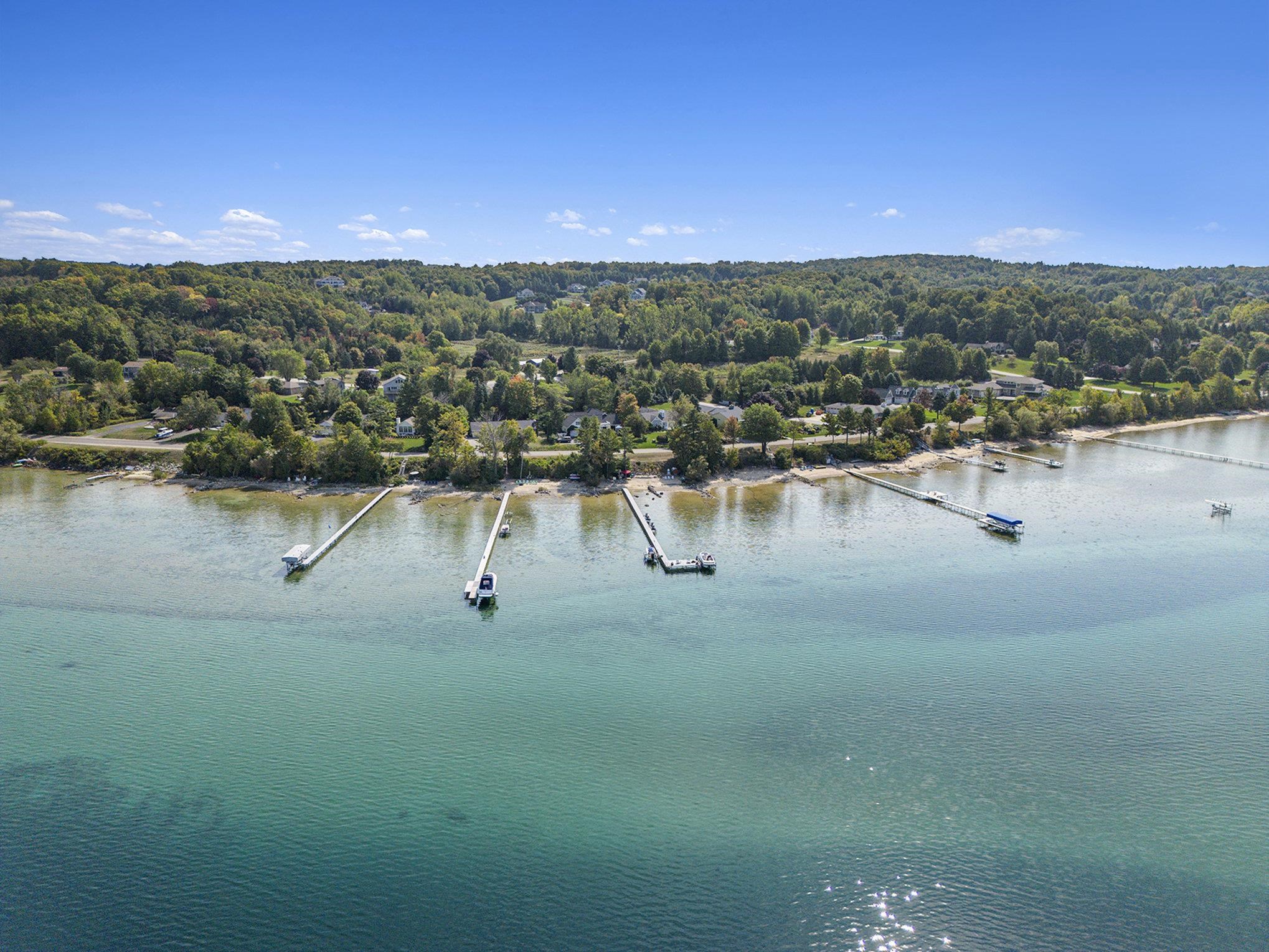 12016 Peninsula Drive