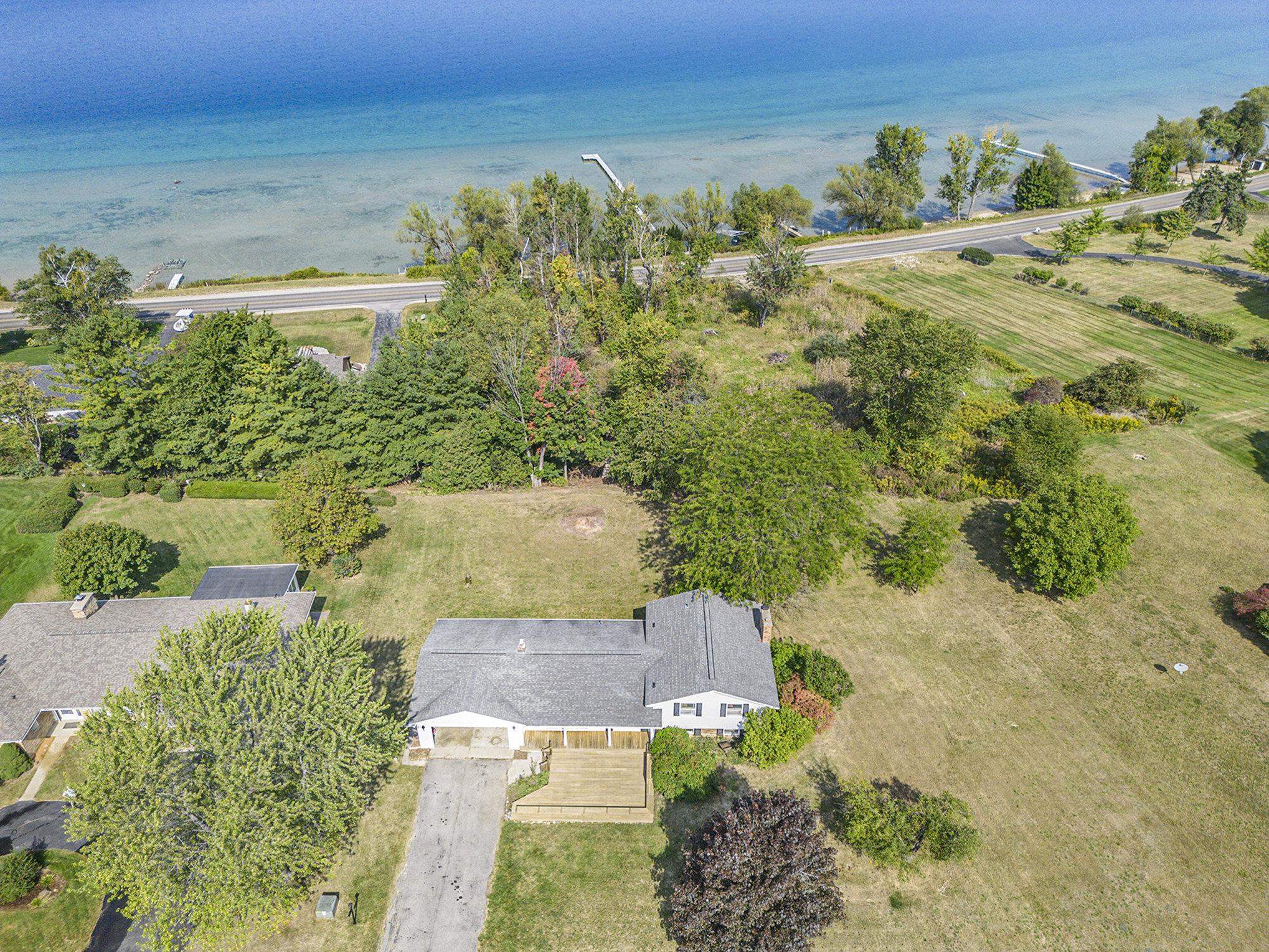 12016 Peninsula Drive